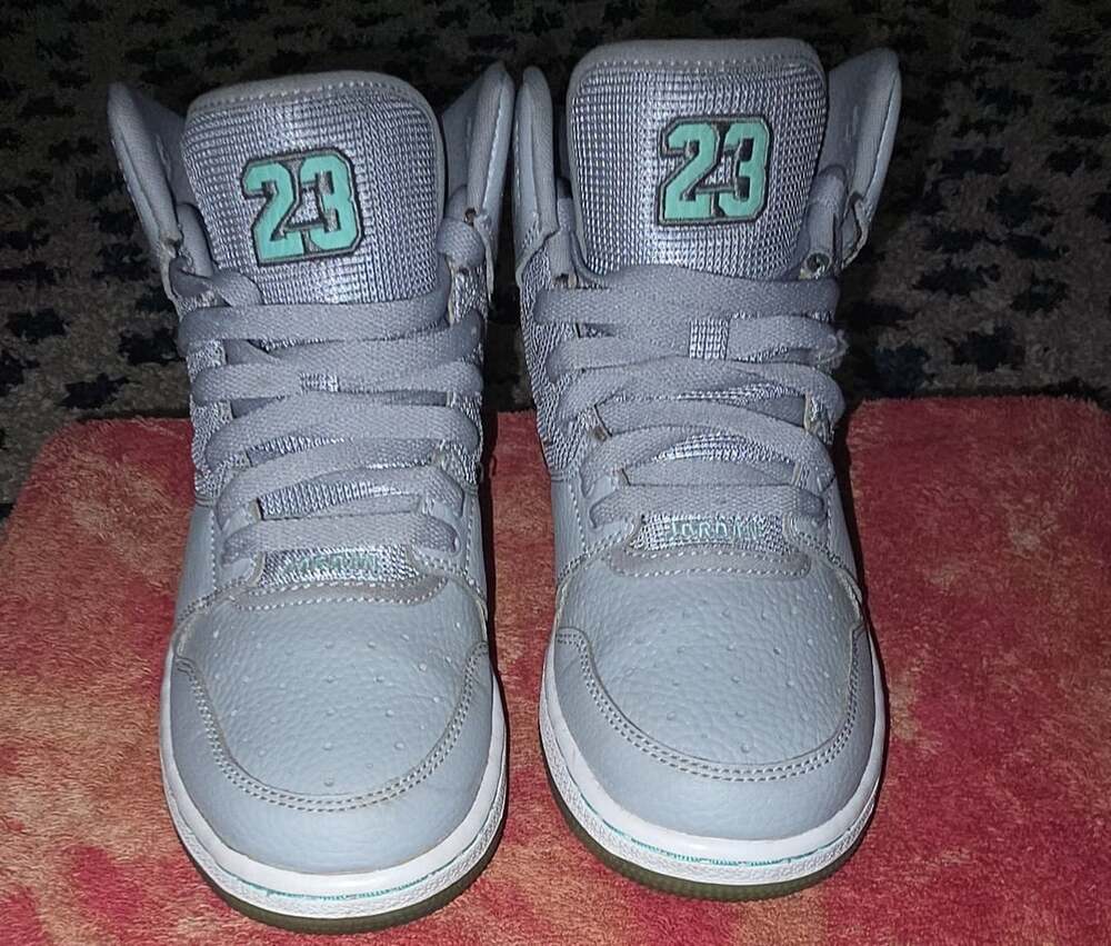 Jordan 1 Flight 4 Premium Wolf Gray Green Glow Boys Size 5.5Y Sneakers 828237-04